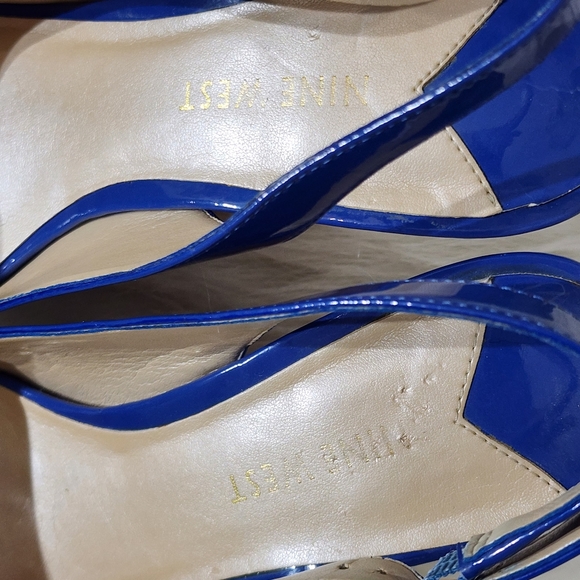 Nine West Faux Patent Leather Blue Peep Toe Wedge, Size 7.5 - Picture 2 of 9